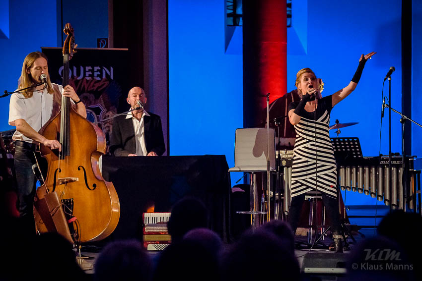 Queen_Kings_unplugged_2015-03-08_034.jpg : Queen Kings Unplugged Show, Klosterkirche-Hennef, 08.03.2015, Bild 33/43